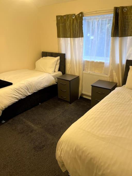 Spacious City Centre Home Near Hospital & M5 Worcester Kültér fotó