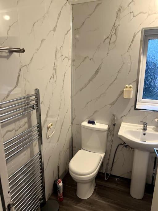 Spacious City Centre Home Near Hospital & M5 Worcester Kültér fotó