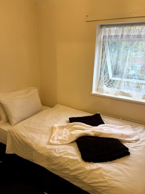 Spacious City Centre Home Near Hospital & M5 Worcester Kültér fotó