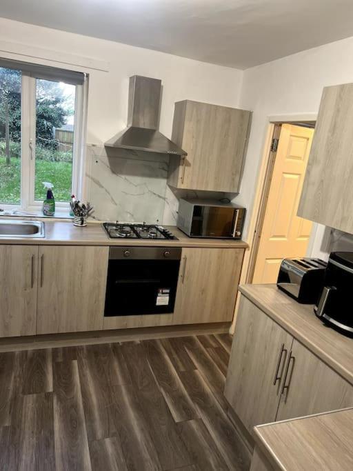 Spacious City Centre Home Near Hospital & M5 Worcester Kültér fotó